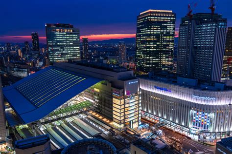 大阪駅から大阪梅田駅：都市の迷宮と時間の旅