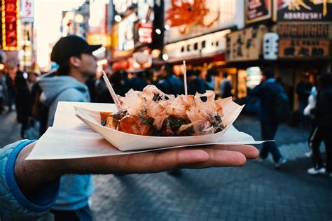 テイクアウト 四日市：街角の味覚冒険と地域の未来